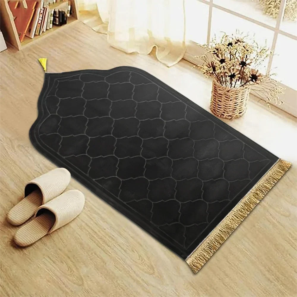 Islamic Prayer Rug – Soft Flannel Mat with Gold Tassels & Anti-Slip Backing