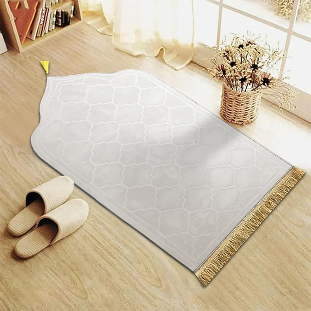 Islamic Prayer Rug – Soft Flannel Mat with Gold Tassels & Anti-Slip Backing