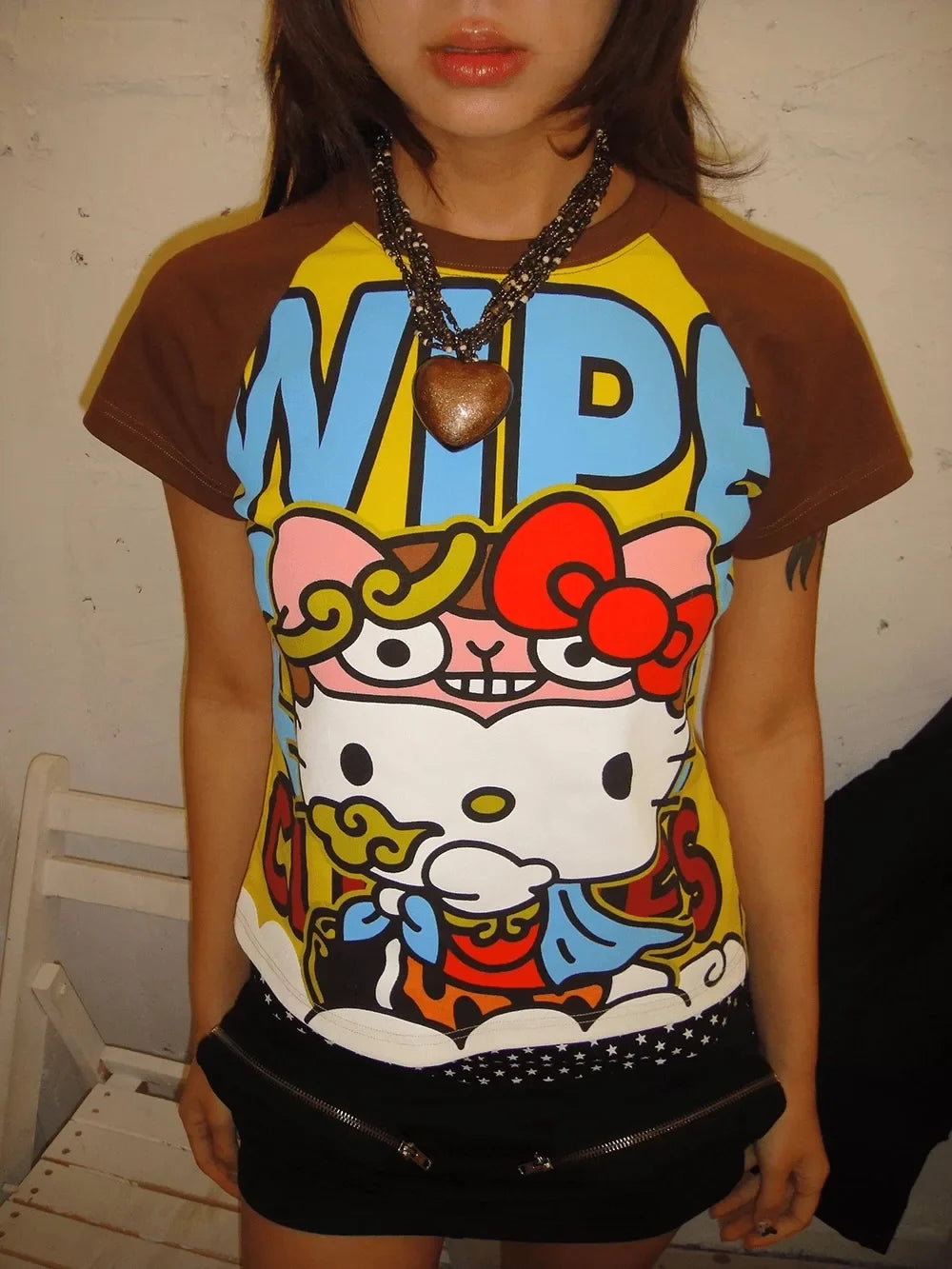 Hello Kitty Raglan Crop T-Shirt – Y2K Graphic Tee