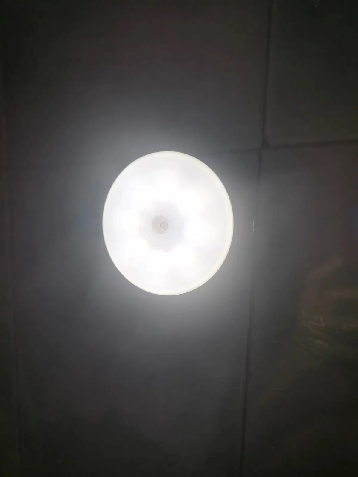 Motion Sensor LED Night Light – USB Rechargeable Wireless Closet Lamp