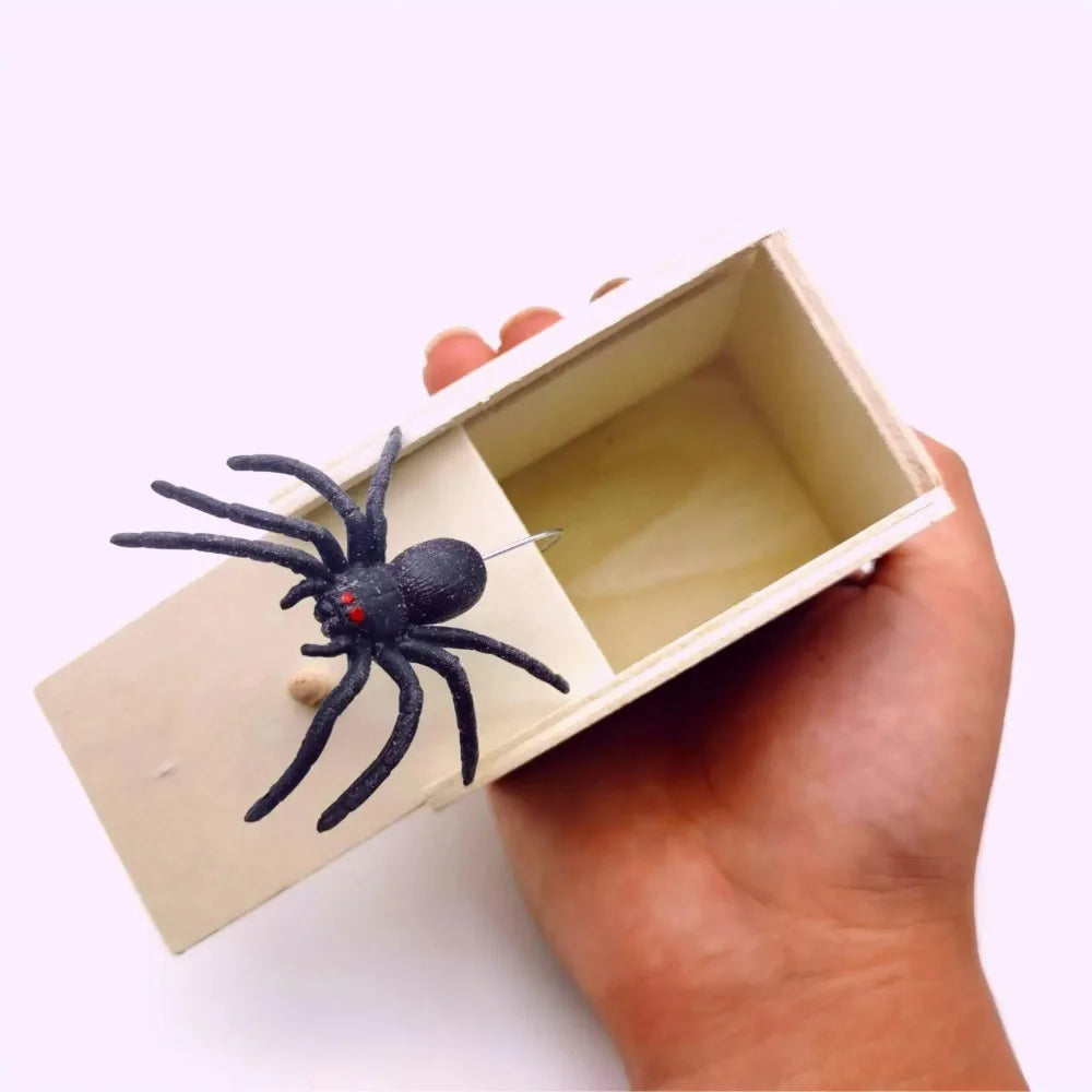 4j-Tricky Toy Simulation Spider Wooden Box Spoof Insect Creative Haunted House Horror Scene Layout